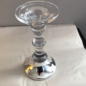 Candelero de vidrio, base color plata
